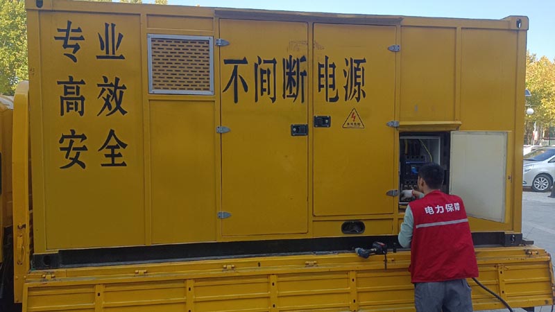 苏州柴油发电机组和UPS电源配合使用时，如何避免切换过程中的电力中断？